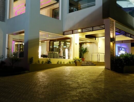 Hotel Moonlit Regency