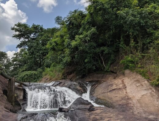 Aruvikuthu Waterfalls