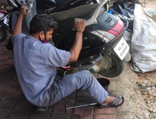 Kannan’s Two Wheeler Workshop കണ്ണൻസ് ടൂ വീലർ വർക്ക്ഷോപ്പ്