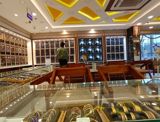 Pulimoottil Gold and Diamonds