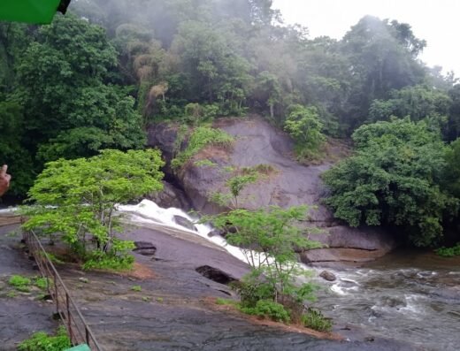Thommankuthu Waterfalls