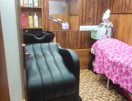 Look @ U Family Unisex Salon
